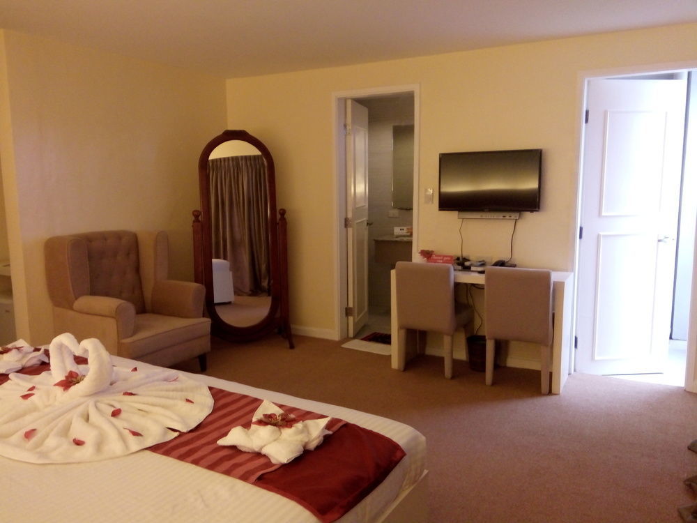 เรดดอร์ซ พลัส เนียร์ ไกซาโน มอลล์ กาลิโบ Hotel ภายนอก รูปภาพ