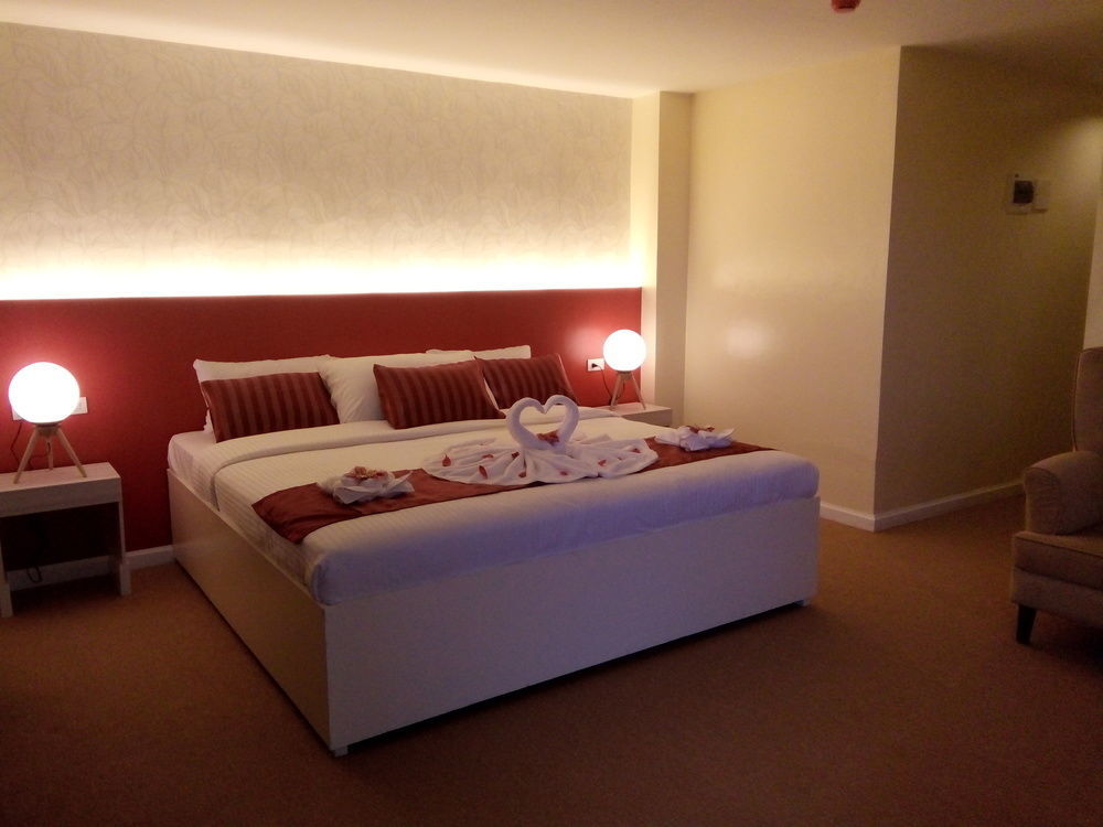 เรดดอร์ซ พลัส เนียร์ ไกซาโน มอลล์ กาลิโบ Hotel ภายนอก รูปภาพ